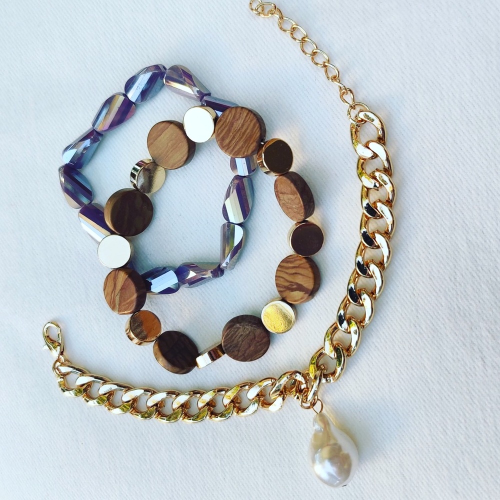 Bracelets - Picture 6 of 10